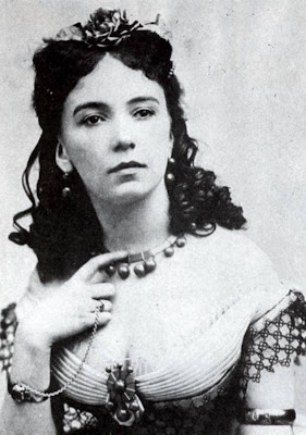 1854-1870-portrait-de-cora-pearl-actrice-et-mondaine-photographie-disderi.jpg