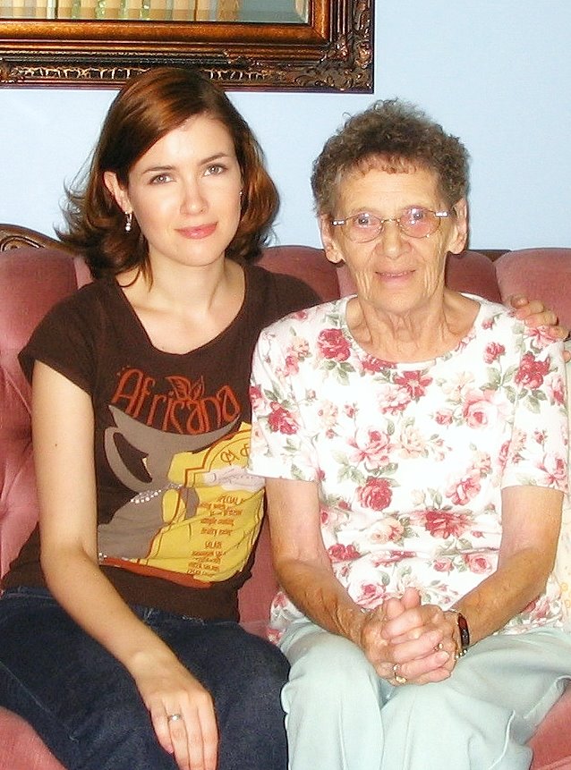 [Julie+&+Grannie+2005.JPG]