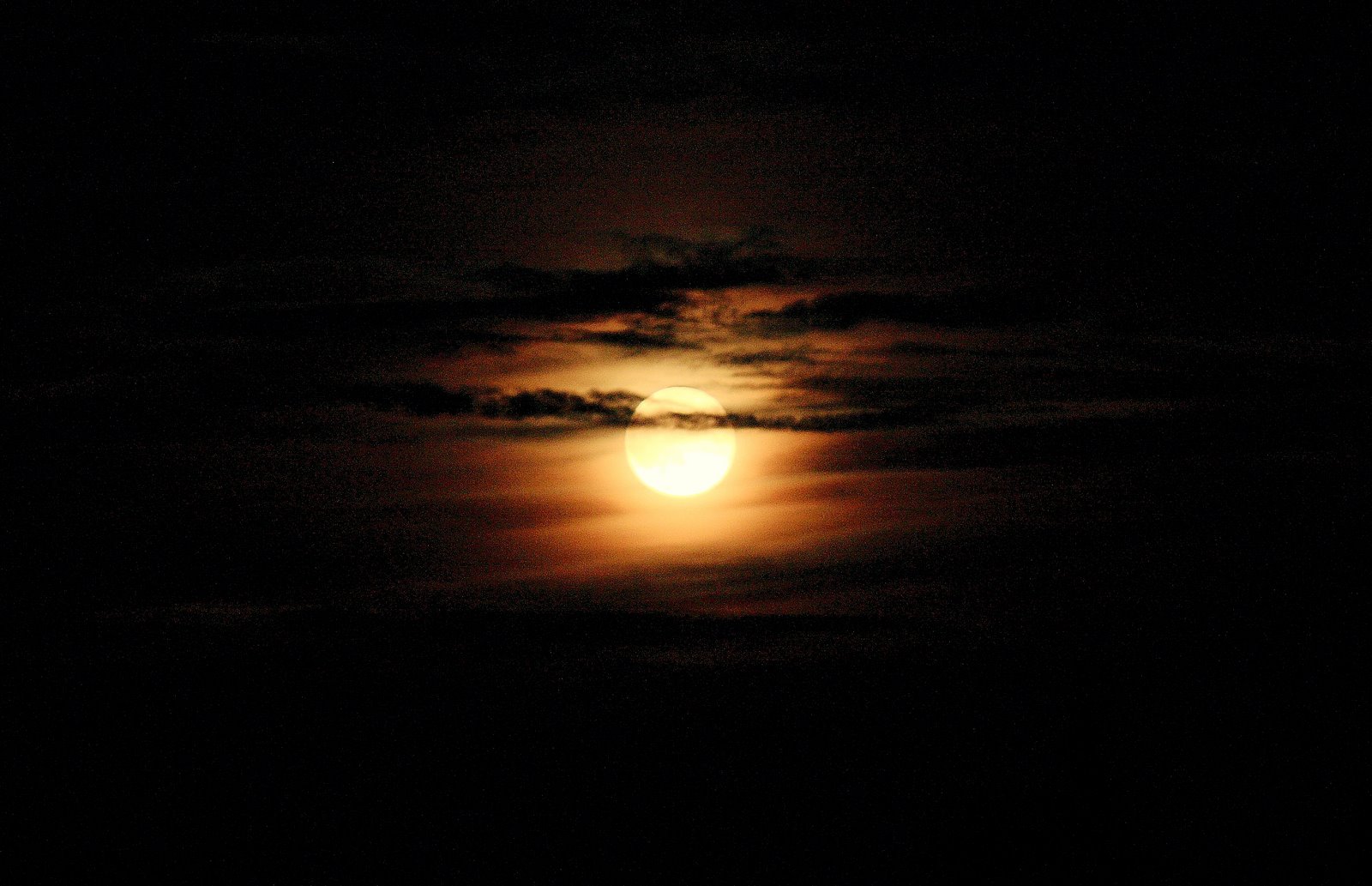 [moon+glow+2.JPG]