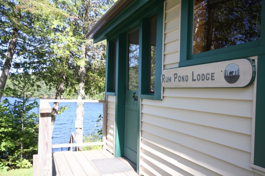 [Rum+Pond+Lodge.JPG]