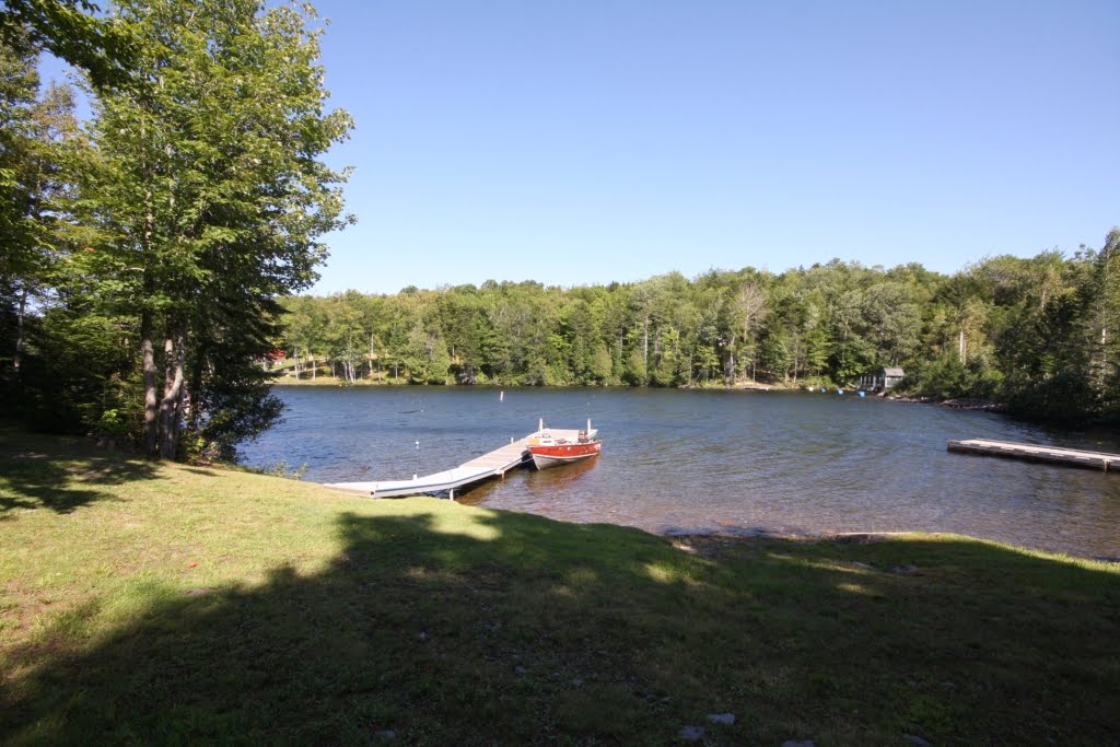 [wilson+pond+camps+private+waterfront2.JPG]