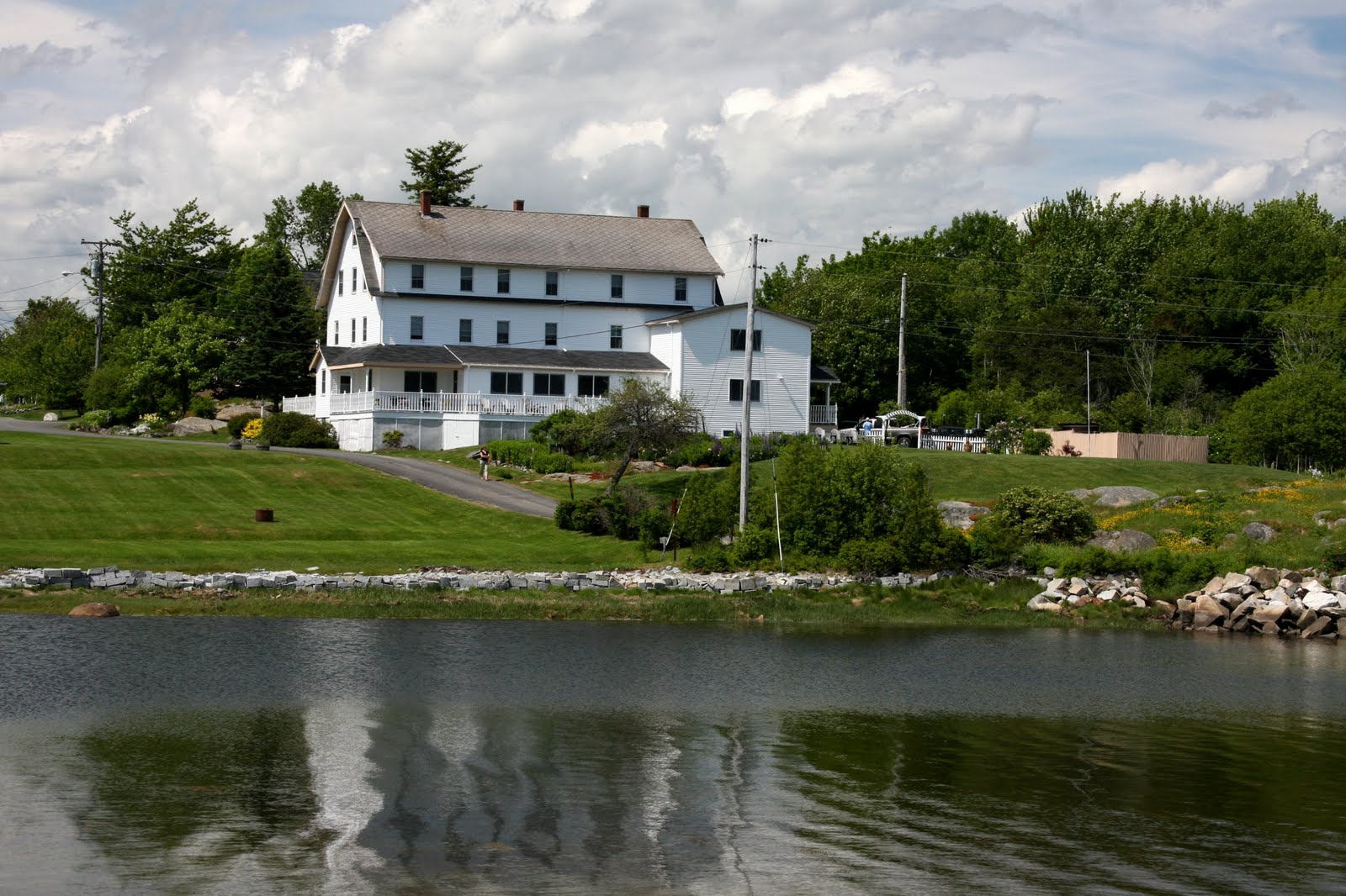[front+of+inn2.jpg]