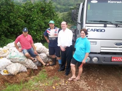 [Visitando+agricultores+no+município+de+Tupandi.bmp]
