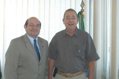 [Recebendo+o+Dr.+Pedro+Rücker+de+Feliz.bmp]