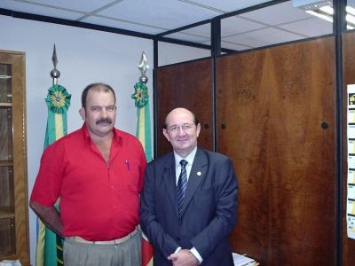 [Recebendo+o+Vereador+Lirio+Hammerschmidt+de+Alecrim.bmp]