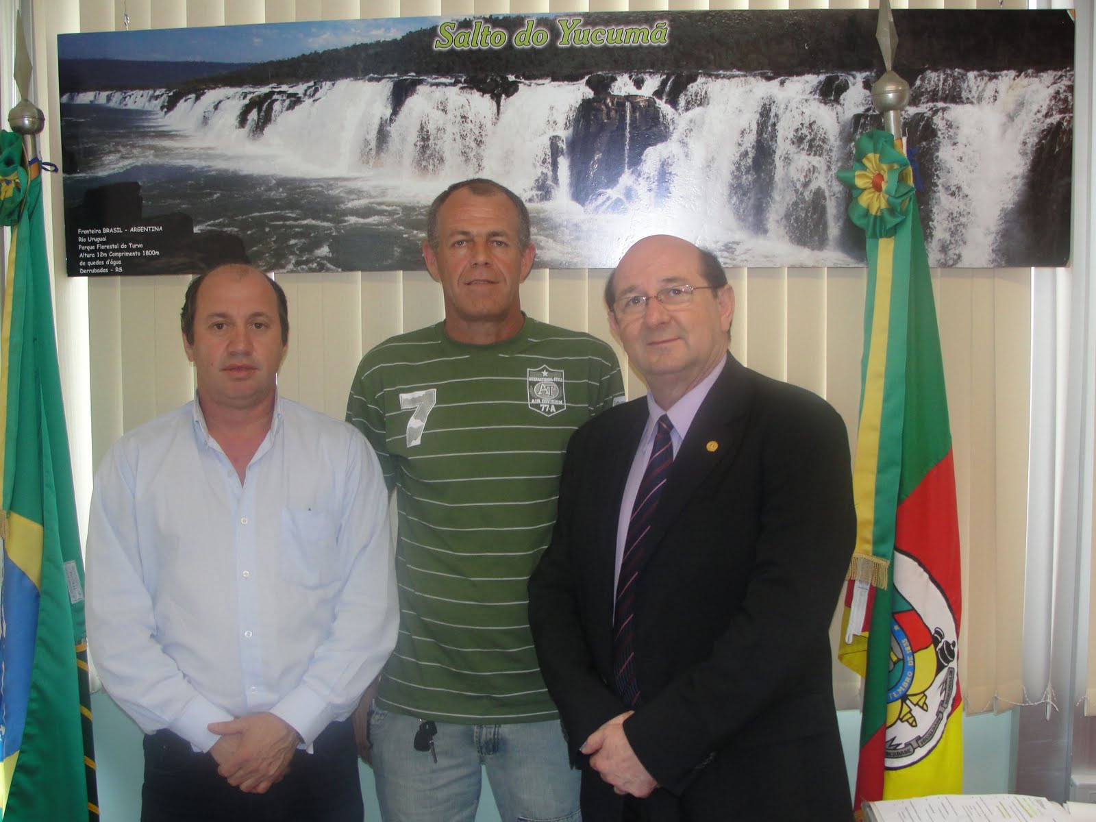 [Pinheirinho+do+Vale+-+Ver.+Elton.jpg]