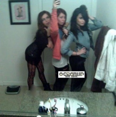 ... n� 1 sobre Demi Lovato: [FOTOS] Demi Lovato Miley Cyrus fazendo POSES