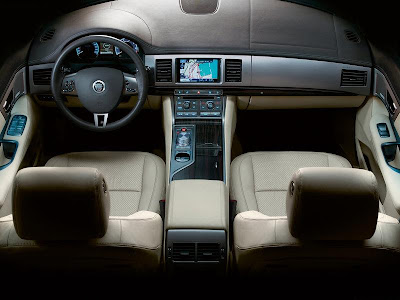 Jaguar-XF_2010_800x600_wallpaper_05.jpg
