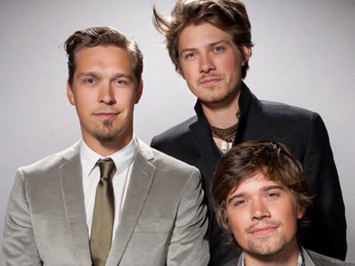 the life and career of hanson Hanson began, but didn’t complete, the 2012’s chasing mavericks, a biopic about surfer jay moriarity the director dropped out of the project due to an undisclosed illness, and michael apted took over helming duties before starting his filmmaker career, hanson was a photographer and editor for cinema magazine. the life and career of hanson Hanson began, but didn’t complete, the 2012’s chasing mavericks, a biopic about surfer jay moriarity the director dropped out of the project due to an undisclosed illness, and michael apted took over helming duties before starting his filmmaker career, hanson was a photographer and editor for cinema magazine.