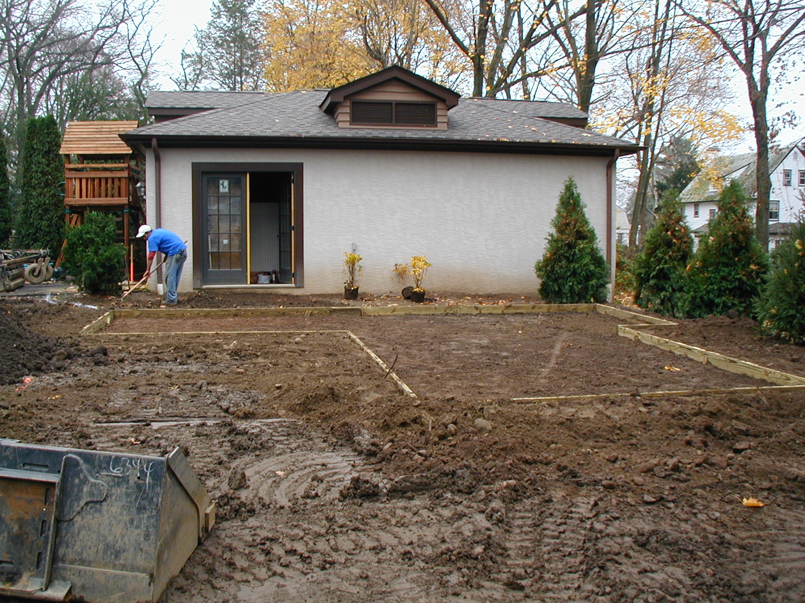 [play.area_gravel.prep2.JPG]