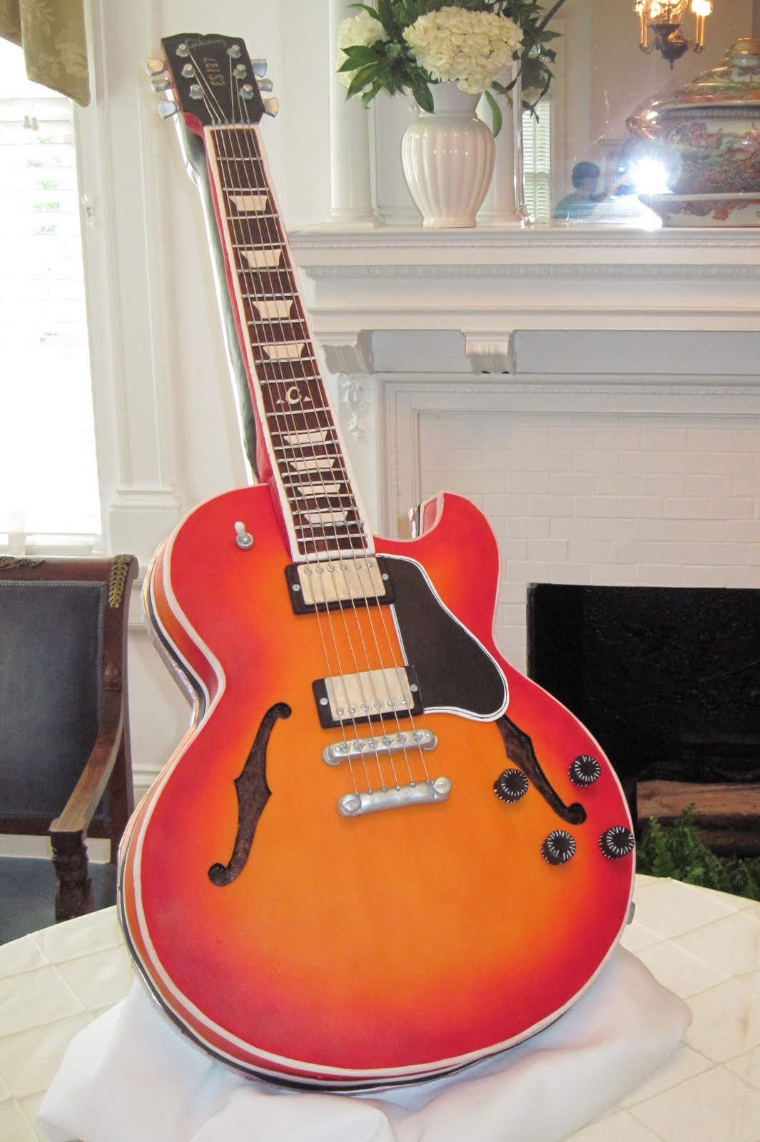 Heather s Cakes and Confections: Gibson Guitar Groom s Cake