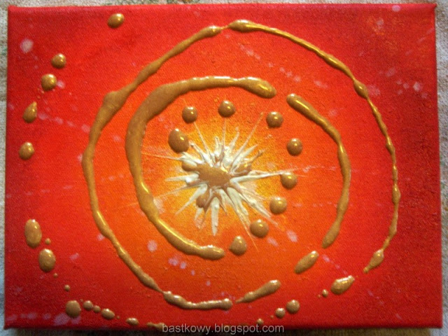 Pierwszy obraz olejny autora z abstrakcyjnym motywem pomarańczowego rozbłysku i złotej spirali.