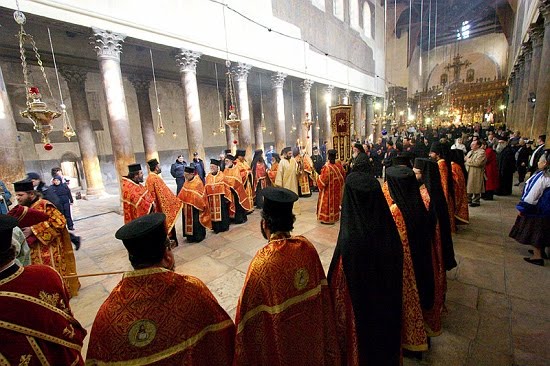 [greek-orthodox-procession.jpg]