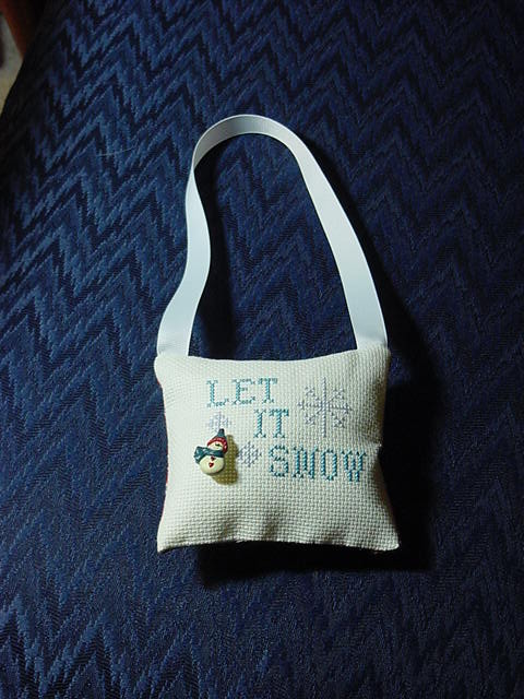 [MomLetItSnow.JPG]