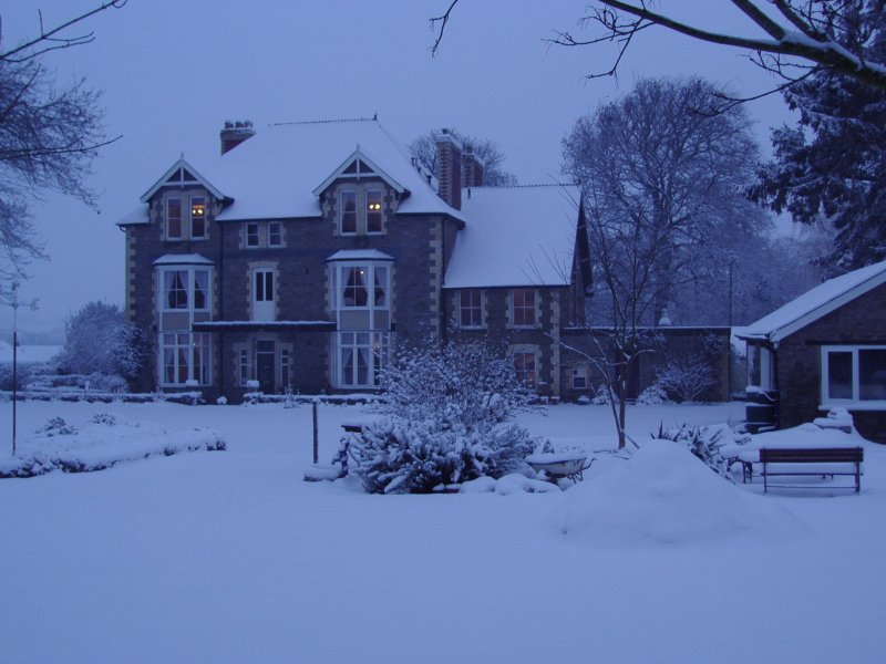 [snow house.jpg]