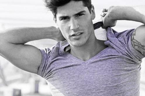http://4.bp.blogspot.com/_A3oFfKDC2E4/TNPnexZjLWI/AAAAAAAAH54/7u-gJJfza2k/s1600/sexy+man+tattoo+1.jpg