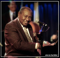 Clique para ir ao site oficial de Freddy Cole (em inglês)