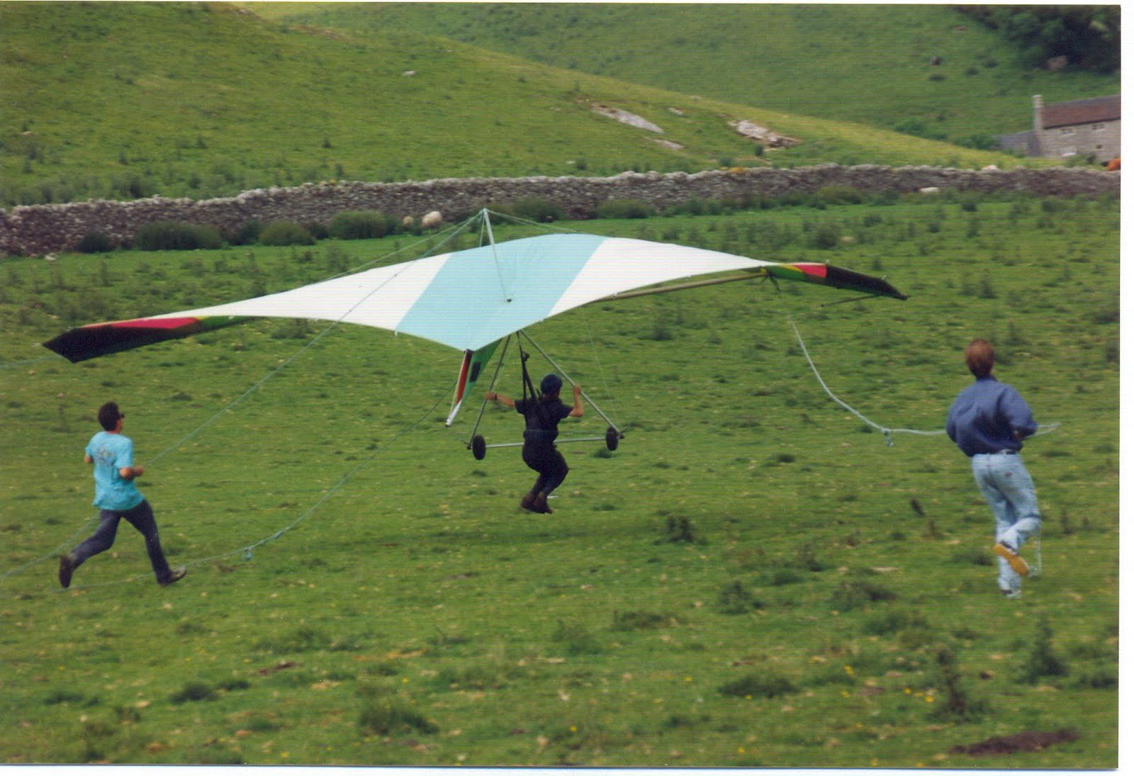 eightoneoneseven HANG GLIDING PHOTOS Training in the Peak
