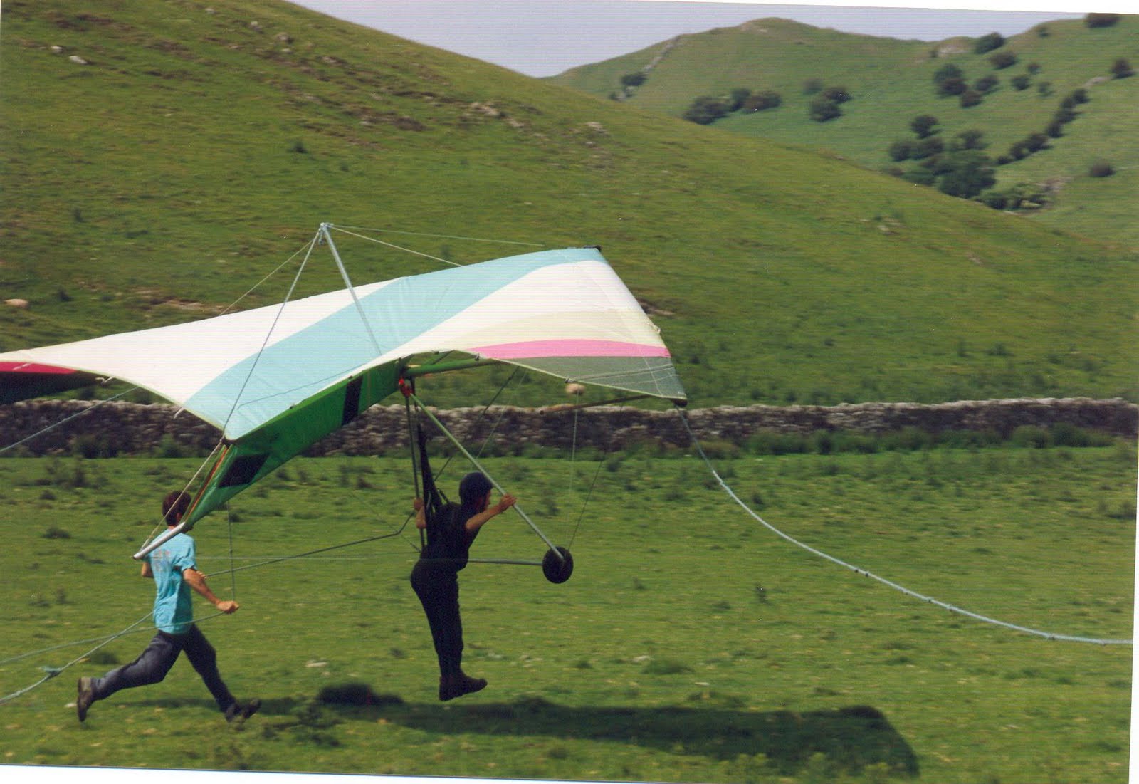 eightoneoneseven HANG GLIDING PHOTOS Training in the Peak