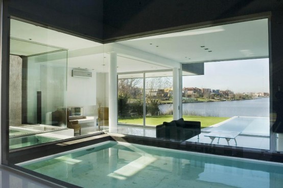 [black-house-for-young-couple-5-554x369.jpg]