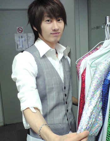 http://4.bp.blogspot.com/_AAl8dGlvNqw/SXH2LijqCRI/AAAAAAAAADY/9MEwqPQRpXw/S700/eunhyuk+kawaii.jpg