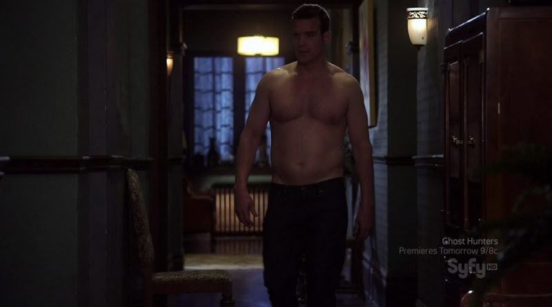 ausCAPS: Eddie McClintock shirtless in Warehouse 13 2-08 