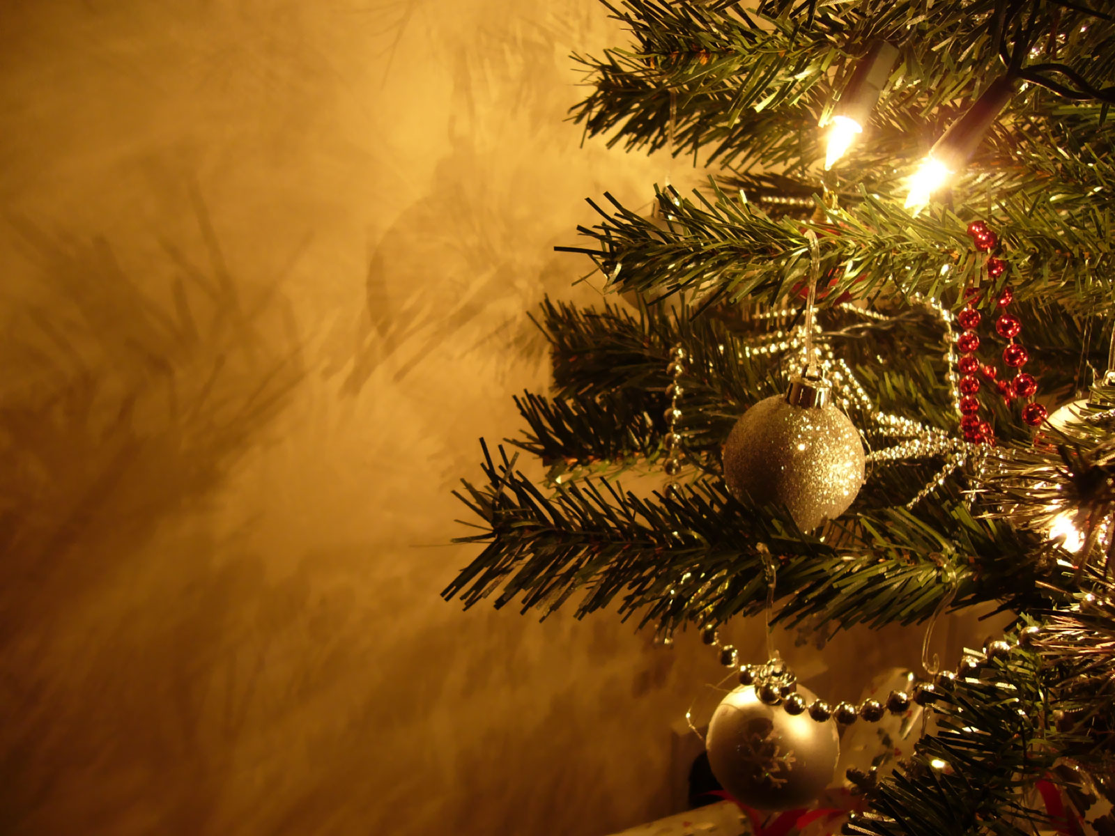 Free Download 2010 Christmas Wallpaper Free Download 2010 Christmas Wallpaper