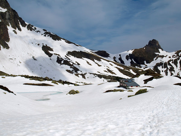 Refugio a los pies del Midi d´Ossu ( 29 abril 2010)