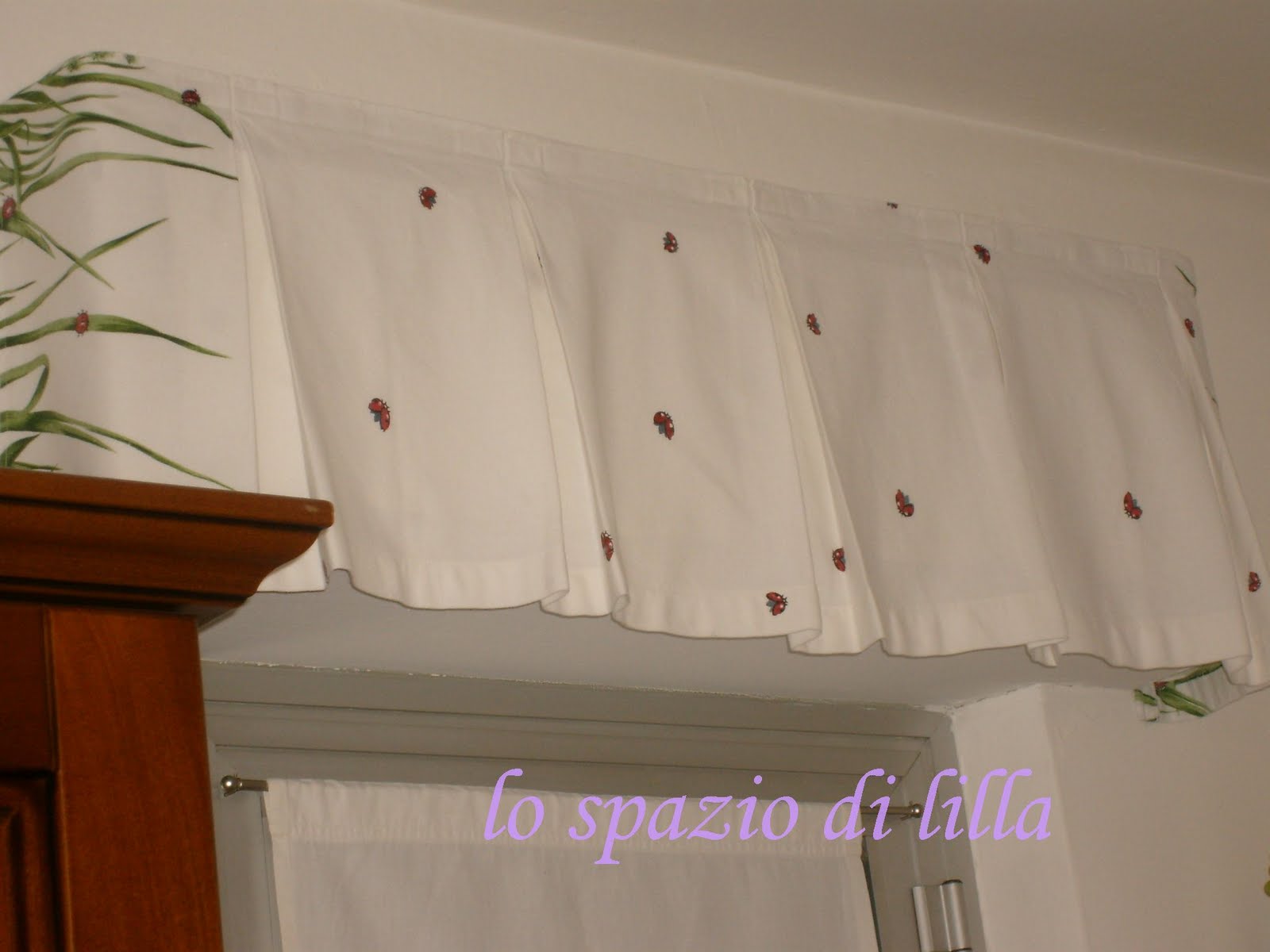 Lo spazio di lilla: tenda per cucina: un'allegra invasione di ...
