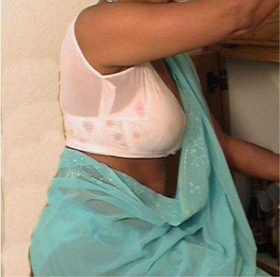 aunty bra photos. Indian Aunty Bra open see