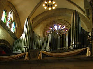 Pipe organ in Manila Cathedral