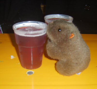 The Wombat tries strawberry beer