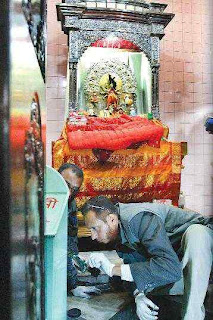 A CID officer carries out a thorough search at Dhakeshwari National Temple in the capital on Sunday to collect evidence following a daring robbery of about 200 tolas of gold ornaments at the temple