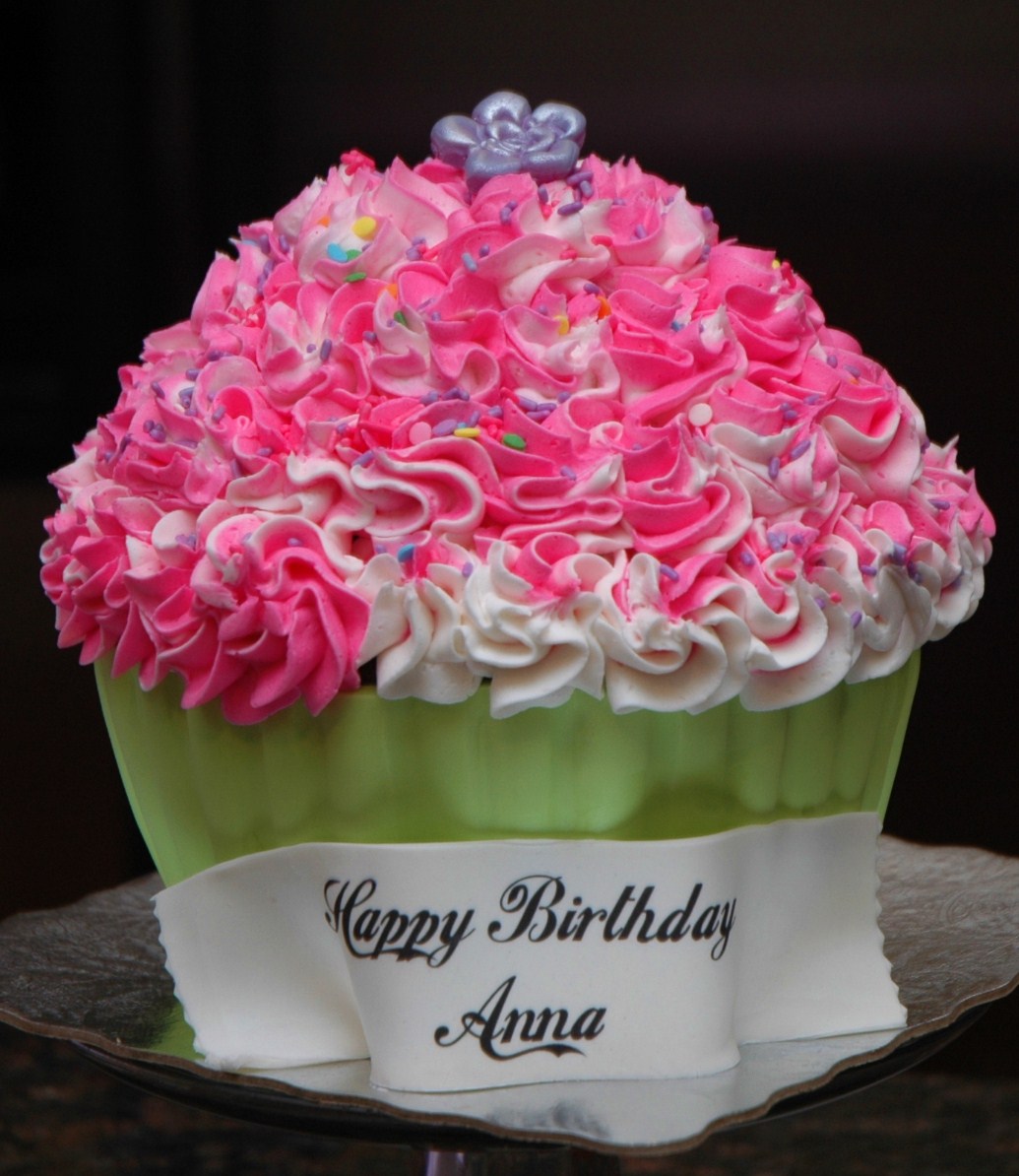Tara s Cupcakes: Big Cupcake Cake