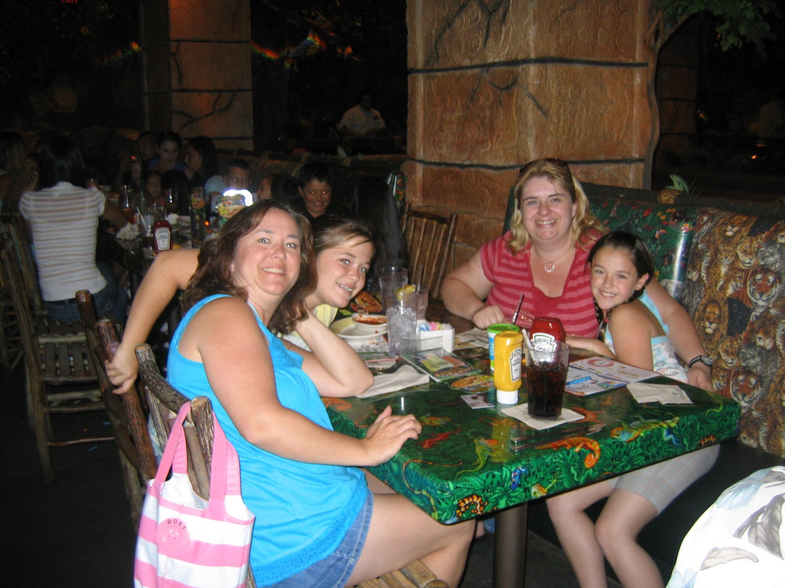 [Rainforest+Cafe+-+Mothers+Day.jpg]