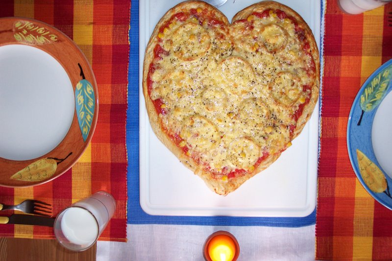 [a-heart-shaped-pizza-by-norman.jpg]