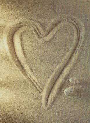 beach sand heart. November 1st, 2009 at 05:33am Love heart in the sand by a 