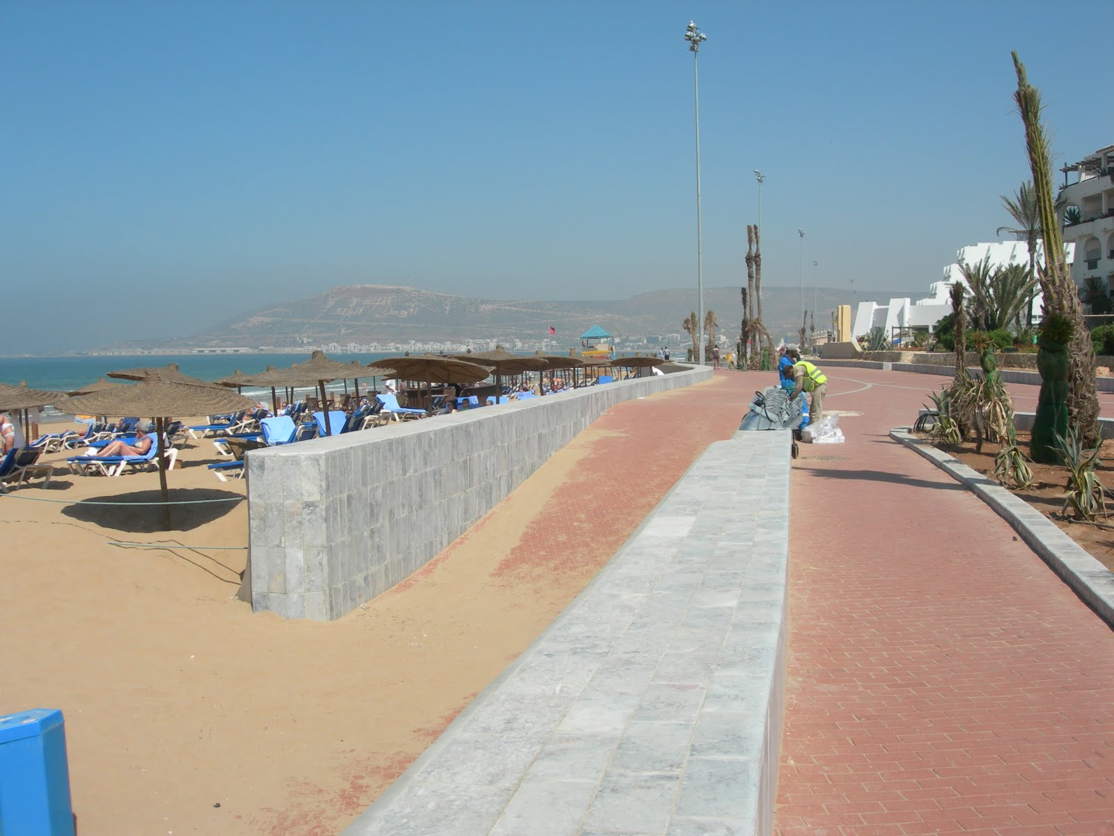 كورنيش اكادير فضاء للمتعة والاسترخاء الواجهة البحرية الجديدة باكادير Corniche+Agadir+muret