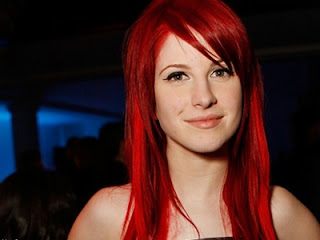 http://4.bp.blogspot.com/_AYsHkRF8s2M/TUiH6_oScDI/AAAAAAAAAGg/LEr-f4Vp-Pg/s1600/Hayley_Williams_paramore_candid_red_hair_400x300_100608.jpg