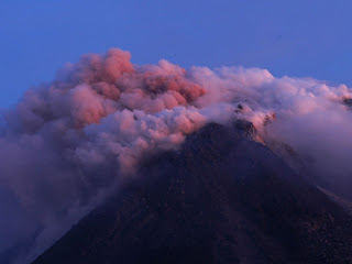gunung merapi meletus