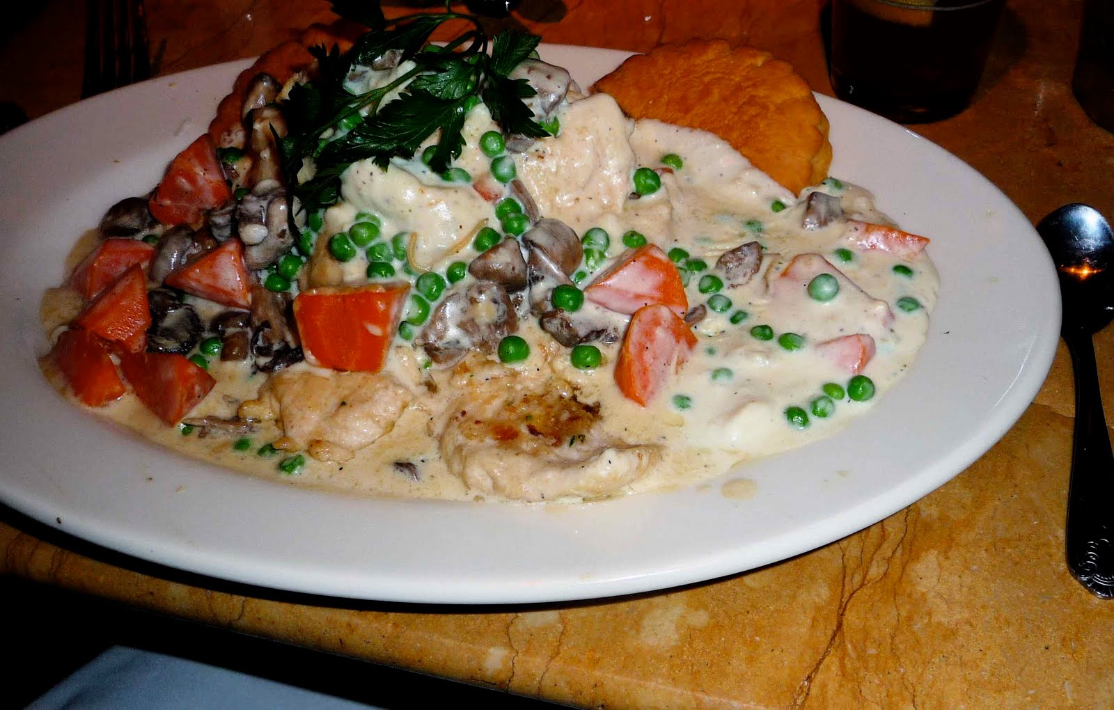 CHEESECAKE FACTORY e a t e r y R O W