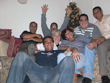 Familia amontonada,  aqui hay de todo