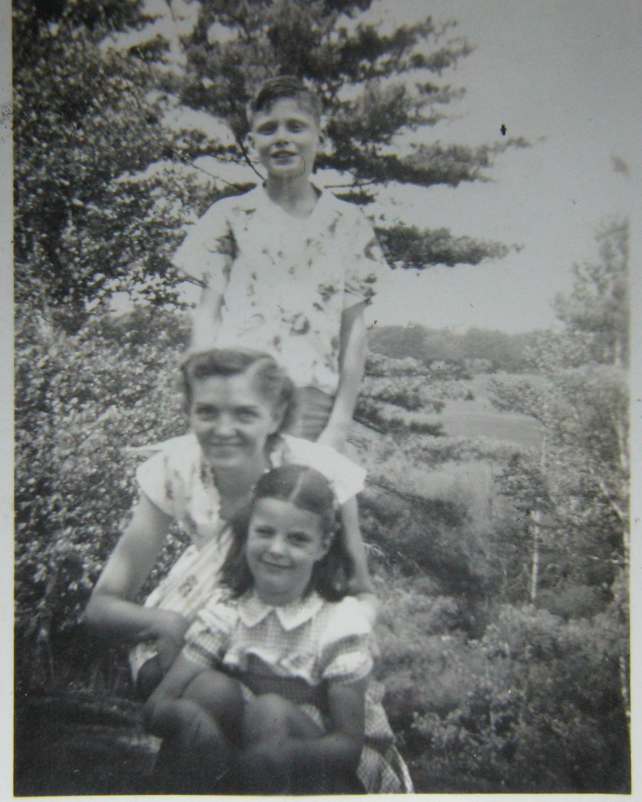 [Larry+Mom+and+Joy+1947.jpg]