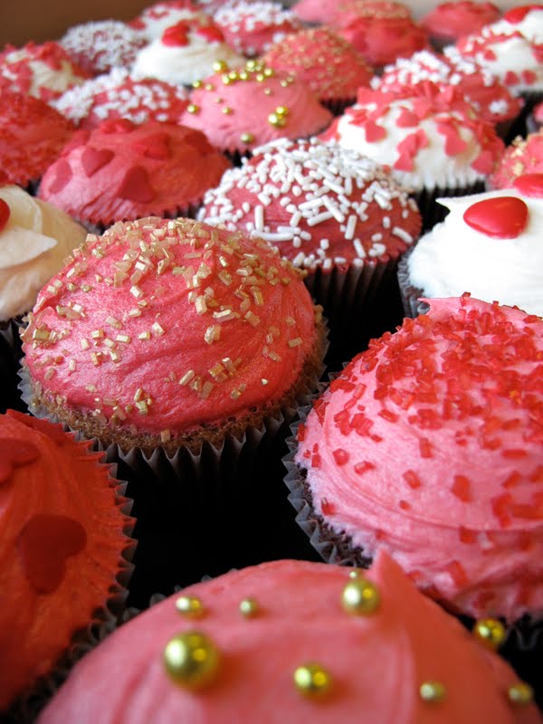 Here 39s some cool red and gold cupcakes we did for Karen 39s wedding Here 39s some cool red and gold cupcakes we did for Karen 39s wedding
