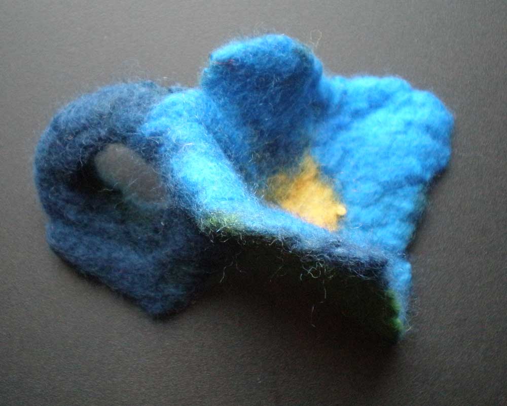 [2-felt-flower.jpg]