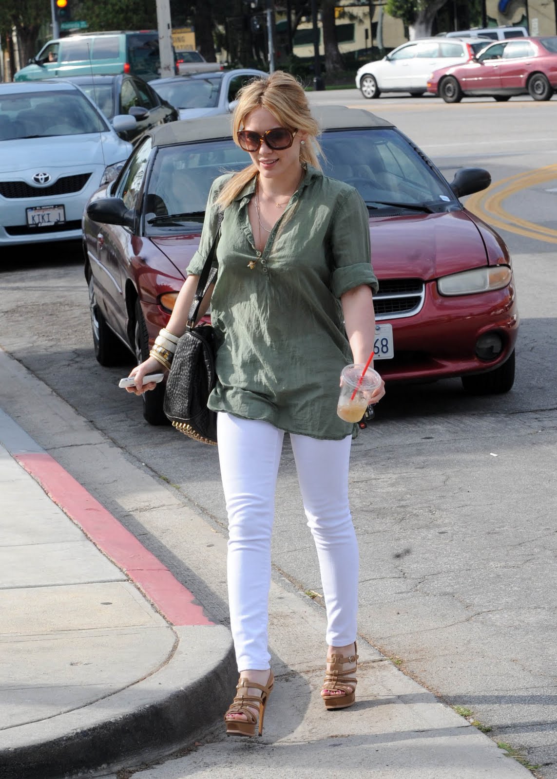 http://4.bp.blogspot.com/_AjWUpQhTvyg/TAjnG_3KX_I/AAAAAAAACz4/kSWoxMPEYjc/s1600/HilarY+DufF+(Hot+Photos)4.jpg