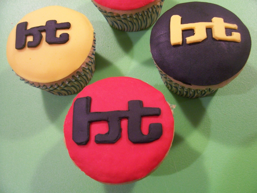 [bt+cupcakes.JPG]