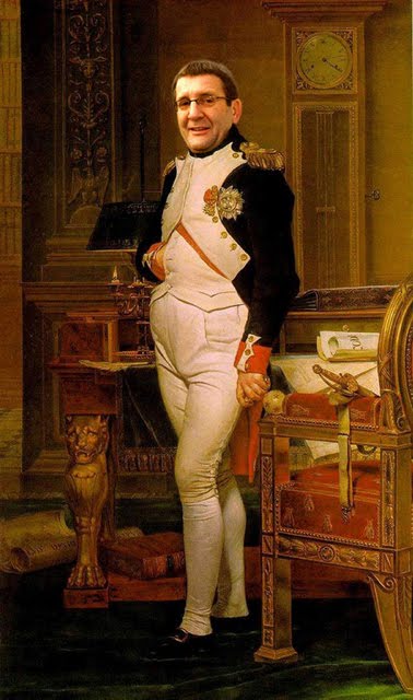 Peinture classique de Napoléon en pantalon blanc, mais les visage de Monsieur Labeaume est soigneusement intégré. C'est très bien réussi.