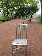 Chaise artistique dans le jardin de St. just.