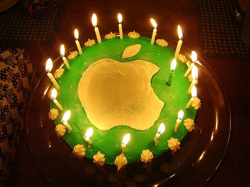 [apple_birthday_cake.jpeg]
